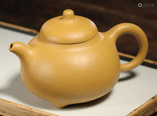 A ZISHA POT MADE BY XUXIPING