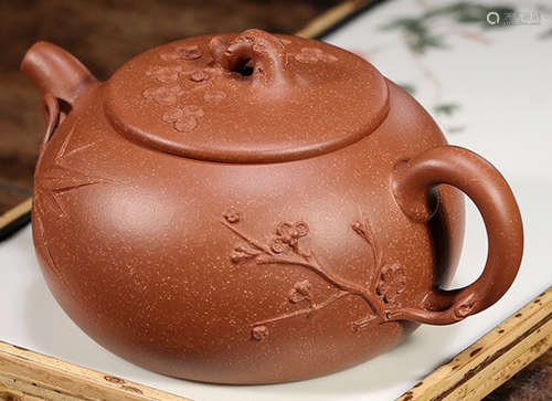 A FLOWER PATTERN ZISHA POT MADE BY CAIYIQIANG