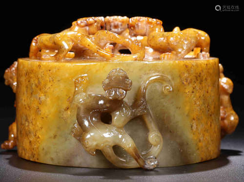 A HETIAN JADE CARVED DRAGON PATTERN BI