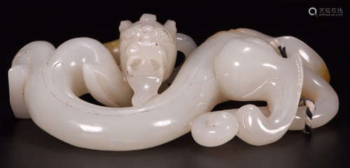 A HETIAN JADE CARVED DRAGON SHAPE PENDANT