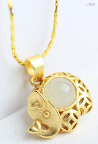 A HETIAN JADE WITH GOLD PENDANT