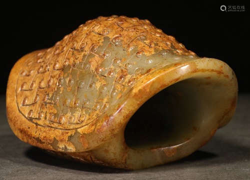 A HETIAN JADE CARVED SHELL SHAPE PENDANT