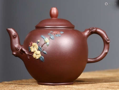 A FLOWER PATTERN ZISHA POT MADE BY YAOHUAJUN