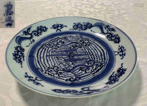 A BLUE&WHITE GLAZE PHOENIX PATTERN PLATE