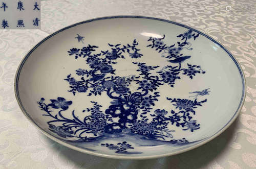 A BLUE&WHITE GLAZE FLORAL PATTERN PLATE