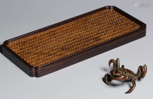 PAIR OF SUANZHI WOOD WITH BAMBOO TRAY&COPPER CRAB