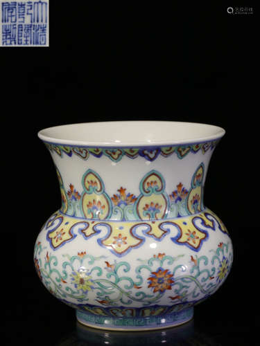 A DOUCAI GLAZE FLORAL PATTERN SLAG BUCKET