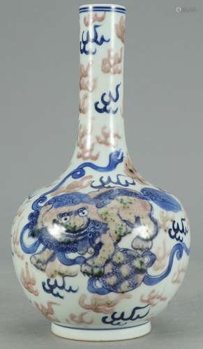 A BLUE&WHITE UNDERGLAZE RED LION PATTERN VASE