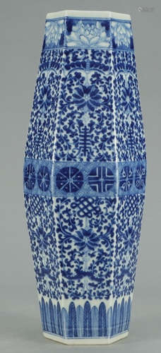 A BLUE&WHITE GLAZE FLORAL PATTERN FLAT VASE