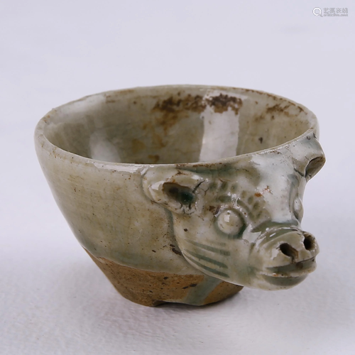 Yue Kiln Celadon Beef Head Cup