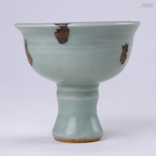 Longquan kiln celadon exposed plum blossom dotted