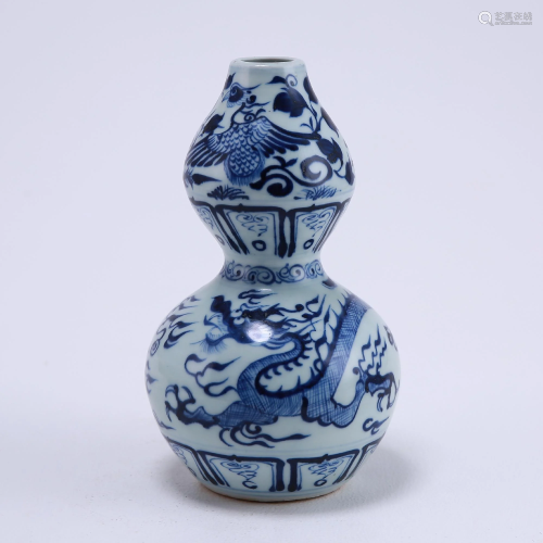 Blue and white dragon gourd bottle