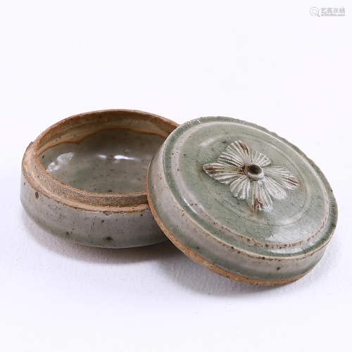 Xiangzhou Kiln Celadon Plastic Pasted Round Box