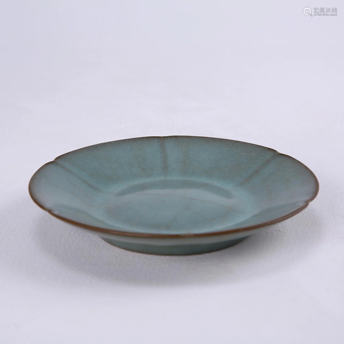 Guan Kiln Celadon Flower Mouth Plate