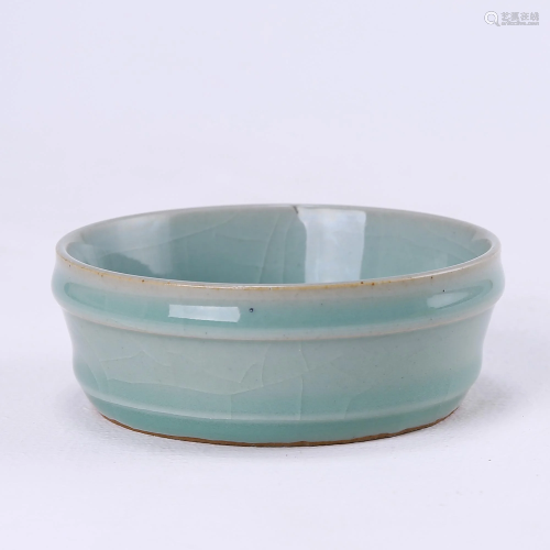 Longquan Kiln Celadon String Pattern Washing