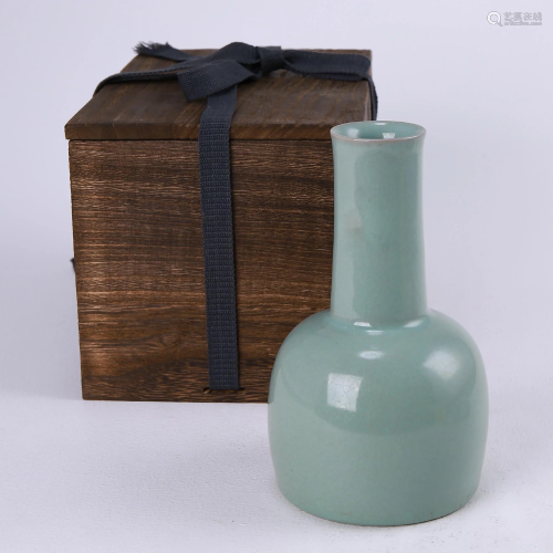 Ru Kiln Sky Celadon Glazed Paper Mallet Vase