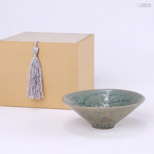 Koryo celadon fish pattern dotted bowl