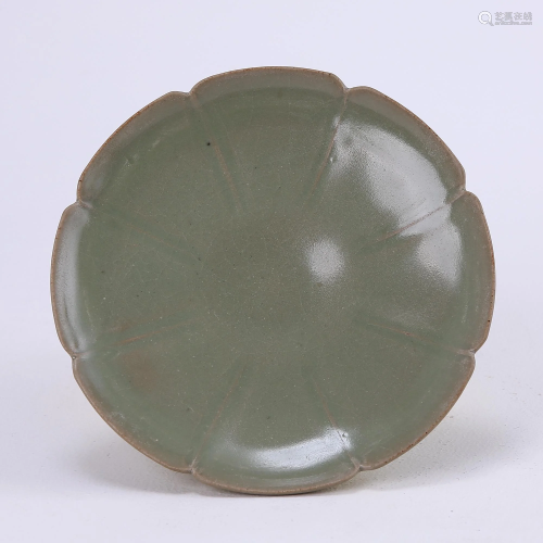 Donggou kiln celadon enamel flower mouth plate