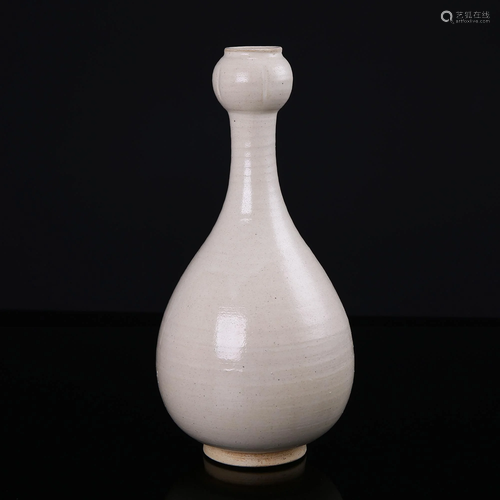 Cizhou Kiln White Glazed Long Neck Garlic Bottle