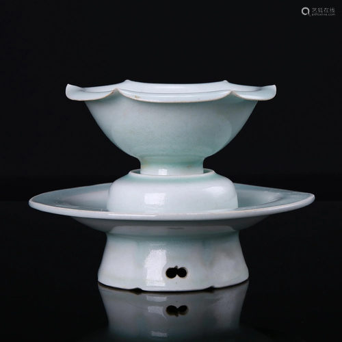 Hutian kiln blue and white glazed flower mouth and