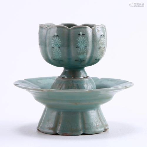 Korean celadon flower mouth inlaid printed cup holder