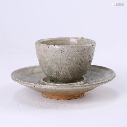 Yuezhou kiln celadon one-piece cup holder