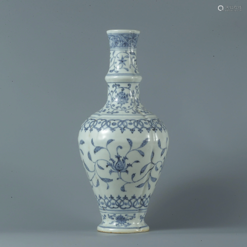 Ming Dynasty blue and white lotus pattern long neck