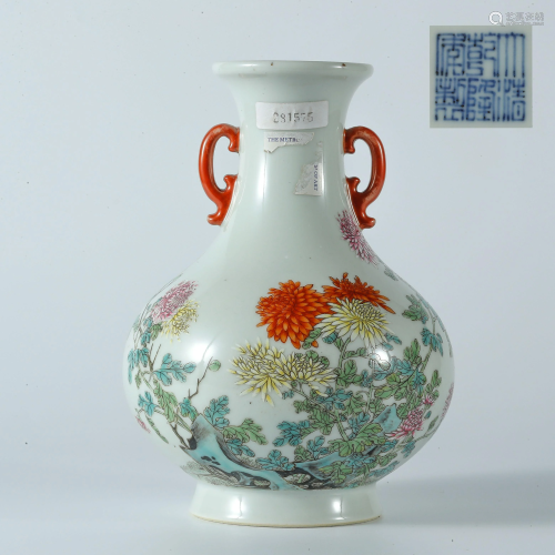 Qing Dynasty Qianlong famille rose chrysanthemum