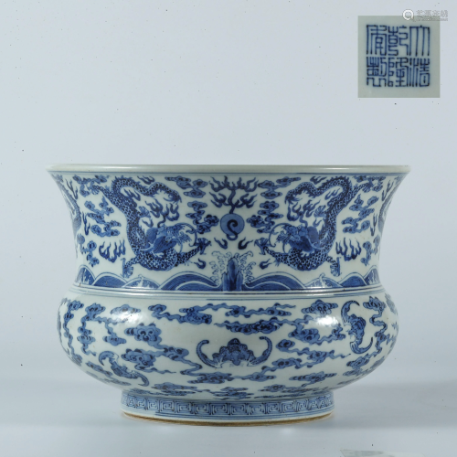 Qing dynasty blue and white dragon with auspicious