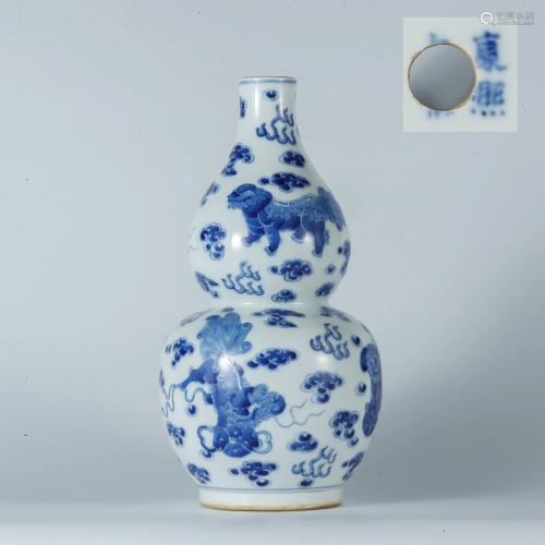 Qing Dynasty Kangxi blue and white gourd vase …