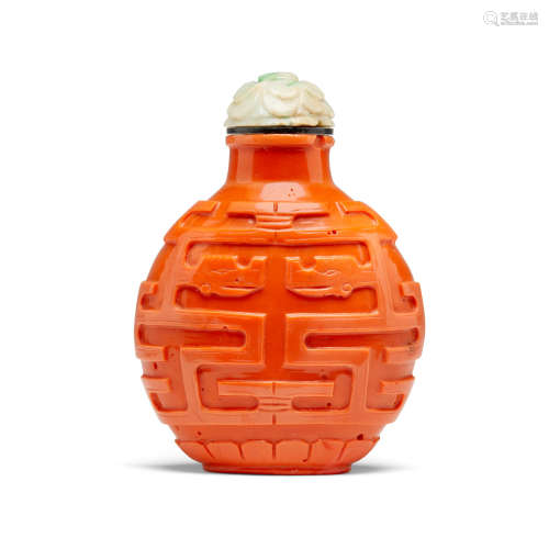 A carved coral snuff bottle  Late 19th/20th century