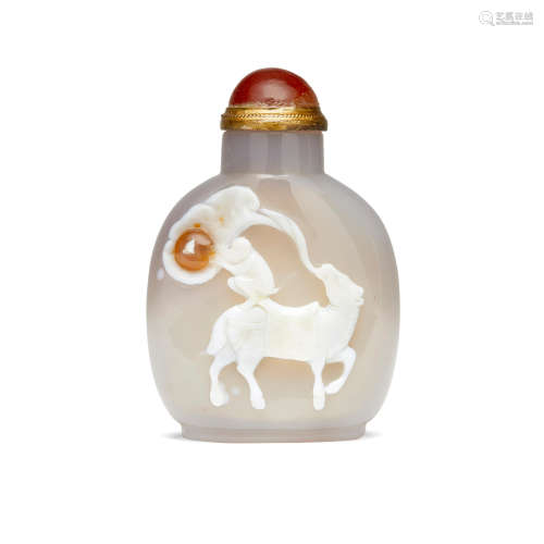 A carved cameo agate snuff bottle  1820-1900