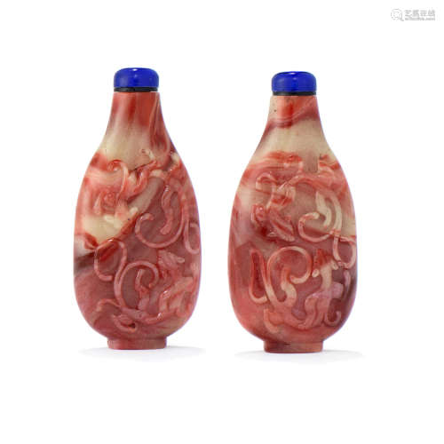 A finely carved 'chilong' glass snuff bottle  1750-1850