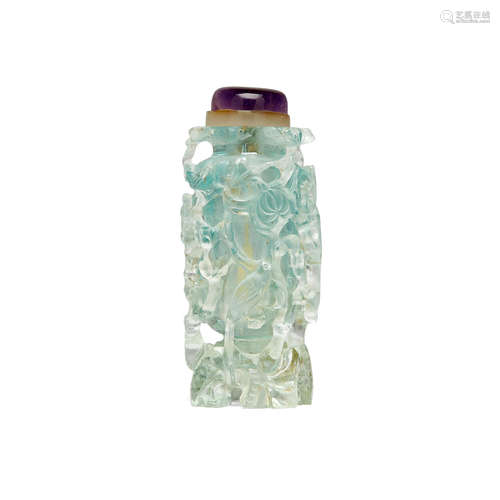 A carved aquamarine snuff bottle  1850-1950