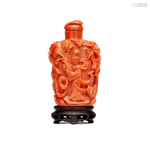 A carved coral snuff bottle  1850-1920