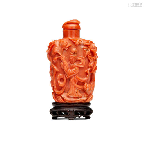A carved coral snuff bottle  1850-1920