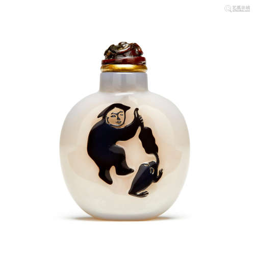 A carved shadow agate snuff bottle   1800-1900