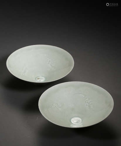 SOUTHERN SONG DYNASTY, A PAIR OF HUTIAN KILN PORCELAIN CUPS