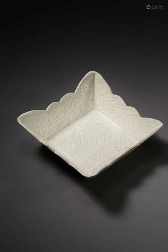 LIAO DYNASTY, CHINESE DING KILN PORCELAIN SQUARE PLATE