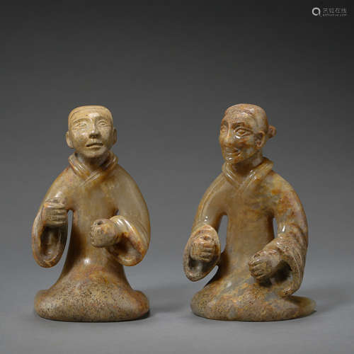 A PAIR OF ANCIENT CHINESE HETIAN JADE KNEELING MEN