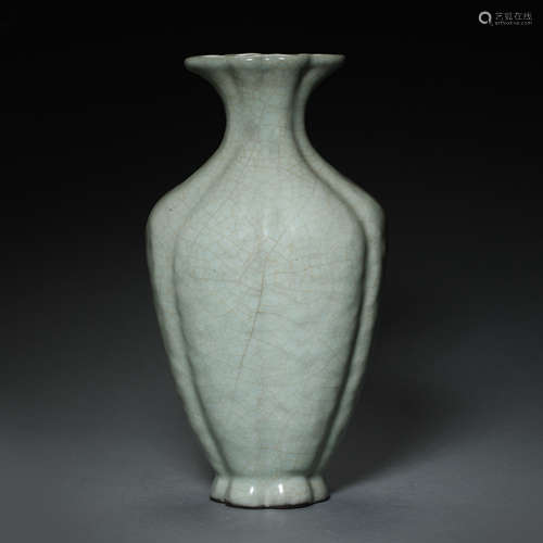 ANCIENT CHINESE CELADON VASE