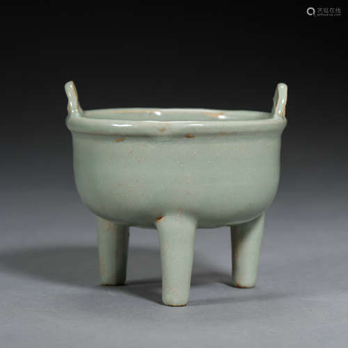 SMALL ANCIENT CHINESE CELADON TRIPOD CENSER