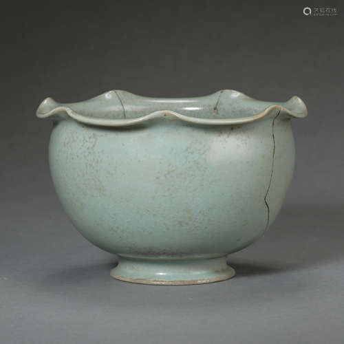 ANCIENT CHINESE CELADON PORCELAIN BOWL