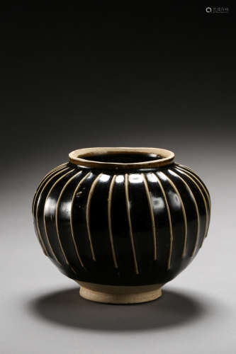 NORTHERN SONG, CHINESE BLACK GLAZED PORCELAIN JAR WITH LINE PATTERN