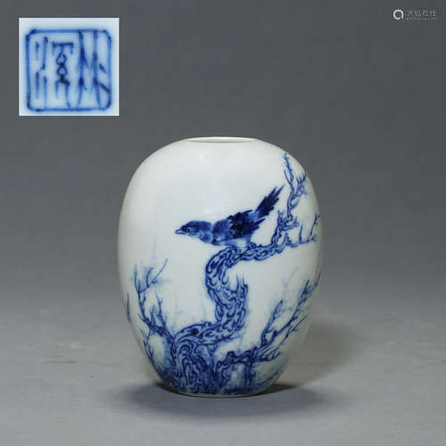 ANCIENT CHINESE BLUE AND WHITE PORCELAIN POT WITH MARK, DECIPTING A BIRD ON A TREE