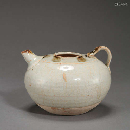 FIVE DYNASTIES, JINGDEZHEN KILN WHITE GLAZED POT WITH HANDLE