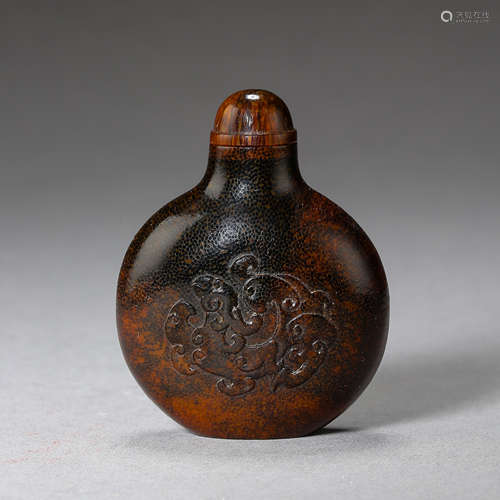 ANCIENT CHINESE HORNED SNUFF BOTTLE