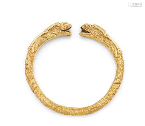 A gold 'dragon' bracelet, shouzhuo Qing dynasty, 18th/19th century