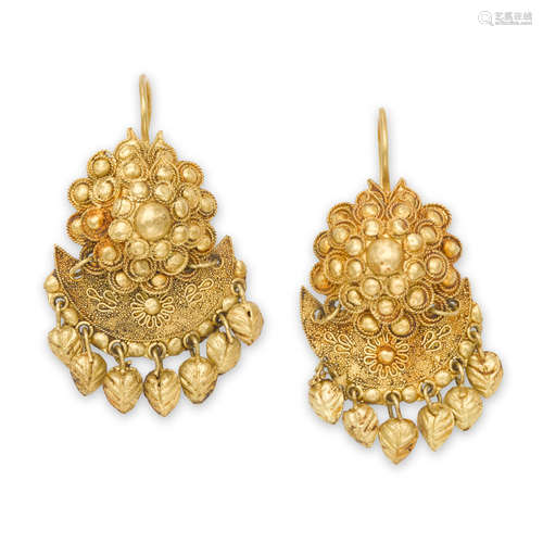 A pair of gold earrings and four gold ornaments Gold earrings: Qing dynasty, 19th century