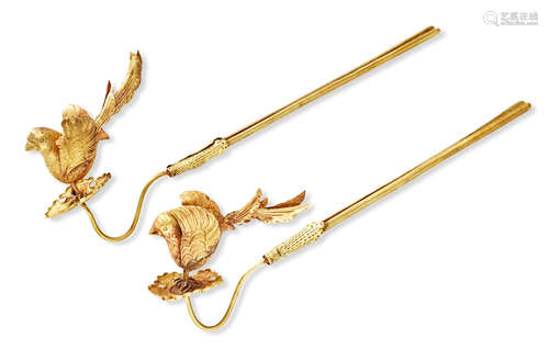 A pair of gold Phoenix hairpins， fengchai 10th-14th century